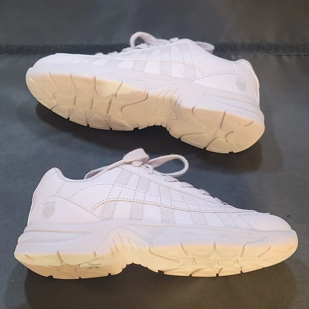 BRAND NEW K-SWISS LACE UP CLOSURE YOUTH11 SNEAKER